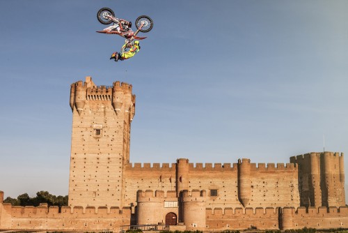 DanyTorres_MediaJumpCastillodelaMota_RedBullXFighters©AlbertoLessmann_RedBullContentPool